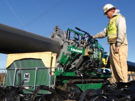 Самоходная машина McElroy TracStar 412 в работе